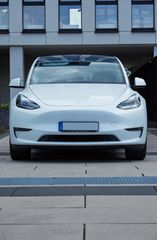 Tesla Model Y 2022 LONG RANGE DUAL MOTOR-thumb-1