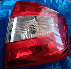 Φαναρι πισω δεξι skoda rapid 2013 sedan