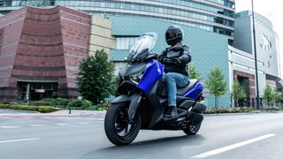 Yamaha XMAX 300 2026 ΔΩΡΟ ΓΝΗΣΙΑ ΑΞΕΣΟΥΑΡ YAMAHA ΑΞΙΑΣ 500€!-thumb-2