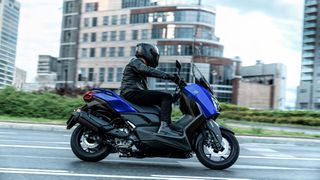 Yamaha XMAX 300 2026 ΔΩΡΟ ΓΝΗΣΙΑ ΑΞΕΣΟΥΑΡ YAMAHA ΑΞΙΑΣ 500€!-thumb-3