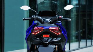 Yamaha XMAX 300 2026 ΔΩΡΟ ΓΝΗΣΙΑ ΑΞΕΣΟΥΑΡ YAMAHA ΑΞΙΑΣ 500€!-thumb-18