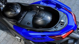 Yamaha XMAX 300 2026 ΔΩΡΟ ΓΝΗΣΙΑ ΑΞΕΣΟΥΑΡ YAMAHA ΑΞΙΑΣ 500€!-thumb-20
