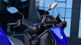 Yamaha XMAX 300 2026 ΔΩΡΟ ΓΝΗΣΙΑ ΑΞΕΣΟΥΑΡ YAMAHA ΑΞΙΑΣ 500€!-thumb-23