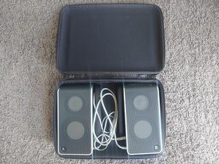 Logitech V20 Speakers