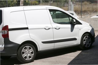 Ford Transit Courier 2016-thumb-1
