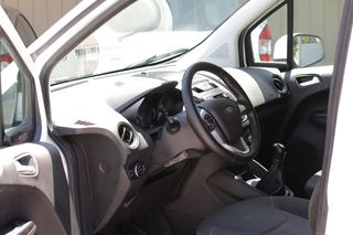 Ford Transit Courier 2016-thumb-6