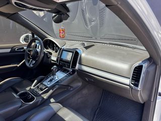 Porsche Cayenne 2015 S E-HYBRID GTS 416hp-thumb-19