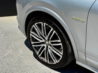 Porsche Cayenne 2015 S E-HYBRID GTS 416hp-thumb-8