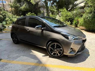 Toyota Yaris 2018 1.5 HYBRID BI-TONE