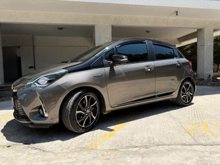 Toyota Yaris 2018 1.5 HYBRID BI-TONE-thumb-2