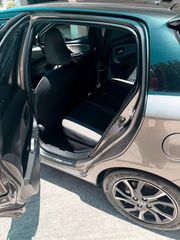 Toyota Yaris 2018 1.5 HYBRID BI-TONE-thumb-8