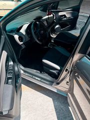 Toyota Yaris 2018 1.5 HYBRID BI-TONE-thumb-9