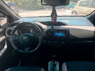 Toyota Yaris 2018 1.5 HYBRID BI-TONE-thumb-10