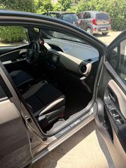 Toyota Yaris 2018 1.5 HYBRID BI-TONE-thumb-12