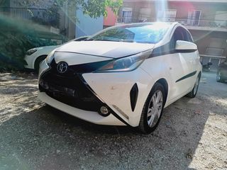Toyota Aygo 2014 X-play touch +