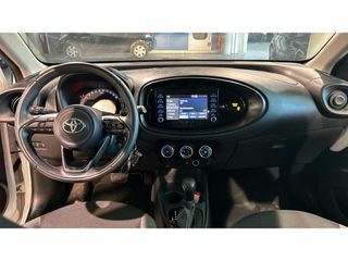 Toyota Aygo 2023 X PLAY CVT-thumb-8