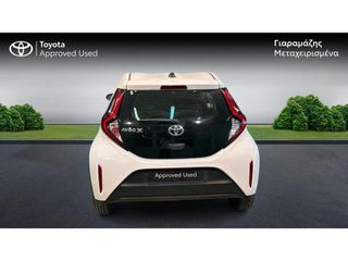 Toyota Aygo 2023 X PLAY CVT-thumb-3