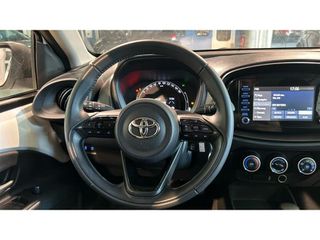 Toyota Aygo 2023 X PLAY CVT-thumb-9