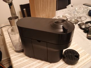 Καφετιέρα Nespresso Vertuo, μίξερ ασημί 2 ταχυτήτων κα βάση για 30 κάψουλες Vertuo ι βάση για 30 κάψουλες Vertuo