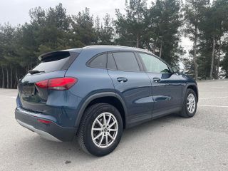 Mercedes-Benz GLA 180 2020-thumb-6