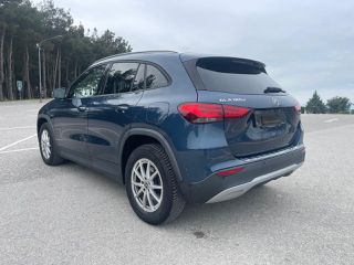 Mercedes-Benz GLA 180 2020-thumb-7