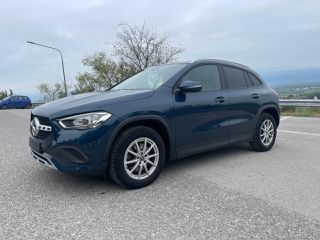 Mercedes-Benz GLA 180 2020-thumb-4