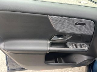 Mercedes-Benz GLA 180 2020-thumb-14