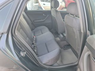 Audi A4 2003-thumb-18