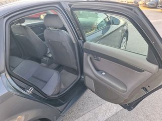 Audi A4 2003-thumb-17