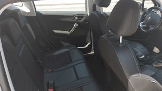 Peugeot 2008 2016-thumb-5