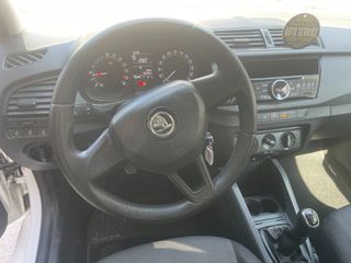 Skoda Fabia 2017-thumb-5
