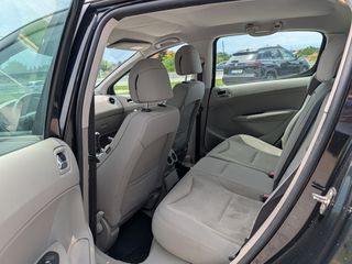 Peugeot 308 2008-thumb-15