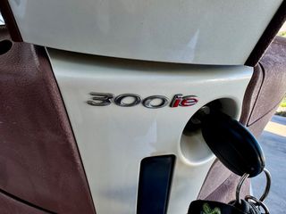 Piaggio Beverly 300i 2013-thumb-4