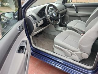Volkswagen Polo 2002-thumb-18