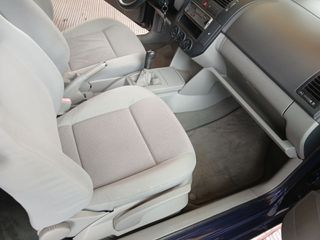 Volkswagen Polo 2002-thumb-22