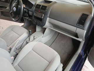 Volkswagen Polo 2002-thumb-23