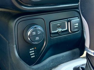 Jeep Renegade 2015 LIMITED 4X4 PANORAMA/BEATS/FULL-thumb-8