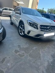Mercedes-Benz GLA 180 2017 URBAN-thumb-1