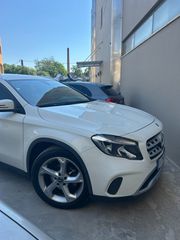 Mercedes-Benz GLA 180 2017 URBAN-thumb-2
