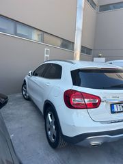 Mercedes-Benz GLA 180 2017 URBAN-thumb-4