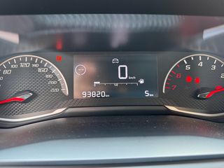 Peugeot 208 2021-thumb-10