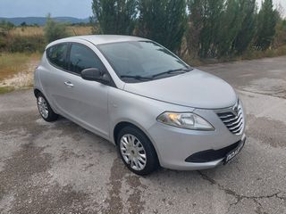 Lancia Ypsilon 2015-thumb-2