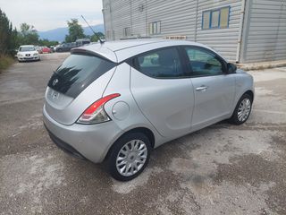 Lancia Ypsilon 2015-thumb-4