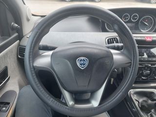 Lancia Ypsilon 2015-thumb-12