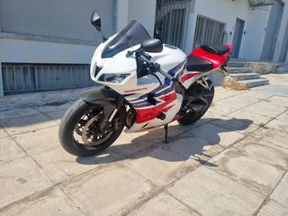 Honda CBR 600RR 2014-thumb-2