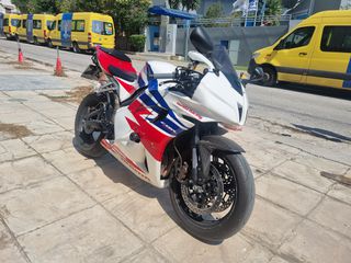 Honda CBR 600RR 2014-thumb-3