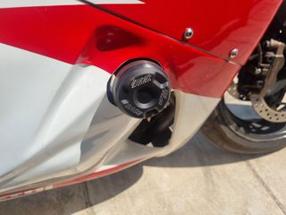 Honda CBR 600RR 2014-thumb-12