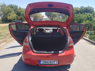 Hyundai i 20 2011 EXCLUSIVE-thumb-13