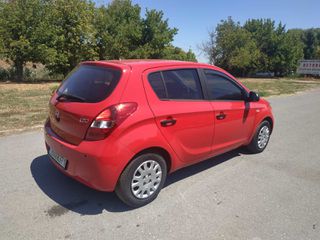 Hyundai i 20 2011 EXCLUSIVE-thumb-3