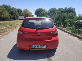Hyundai i 20 2011 EXCLUSIVE-thumb-4